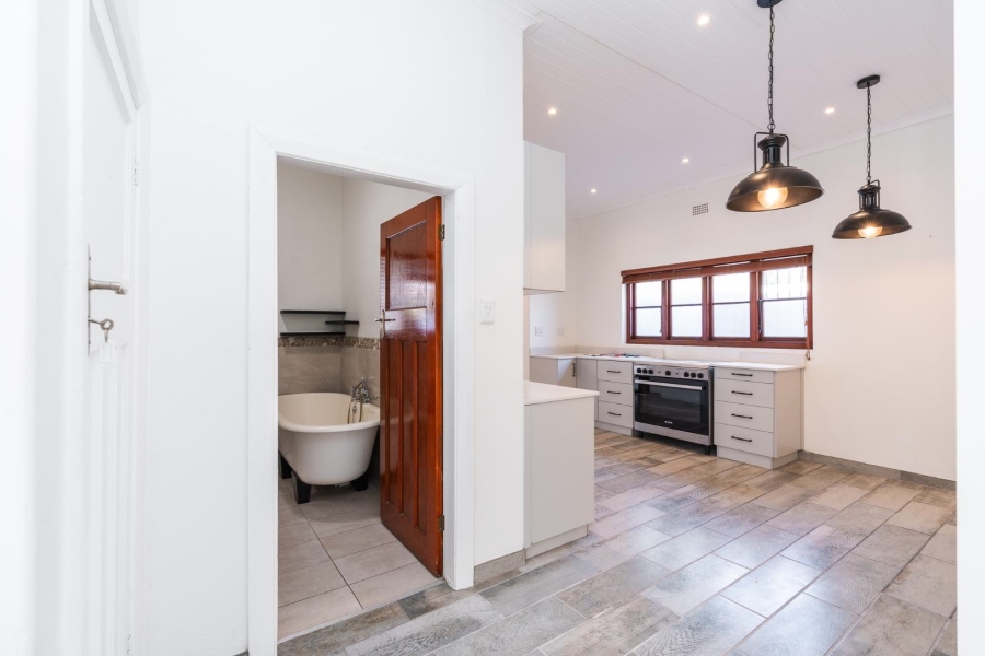 To Let 4 Bedroom Property for Rent in Mowbray Western Cape